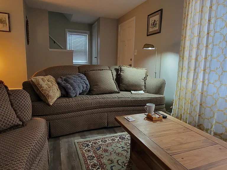 4518 Laurel Rd — Photo 1