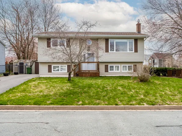 94 Noria Cres, Middle Sackville, NS B4E 2L4