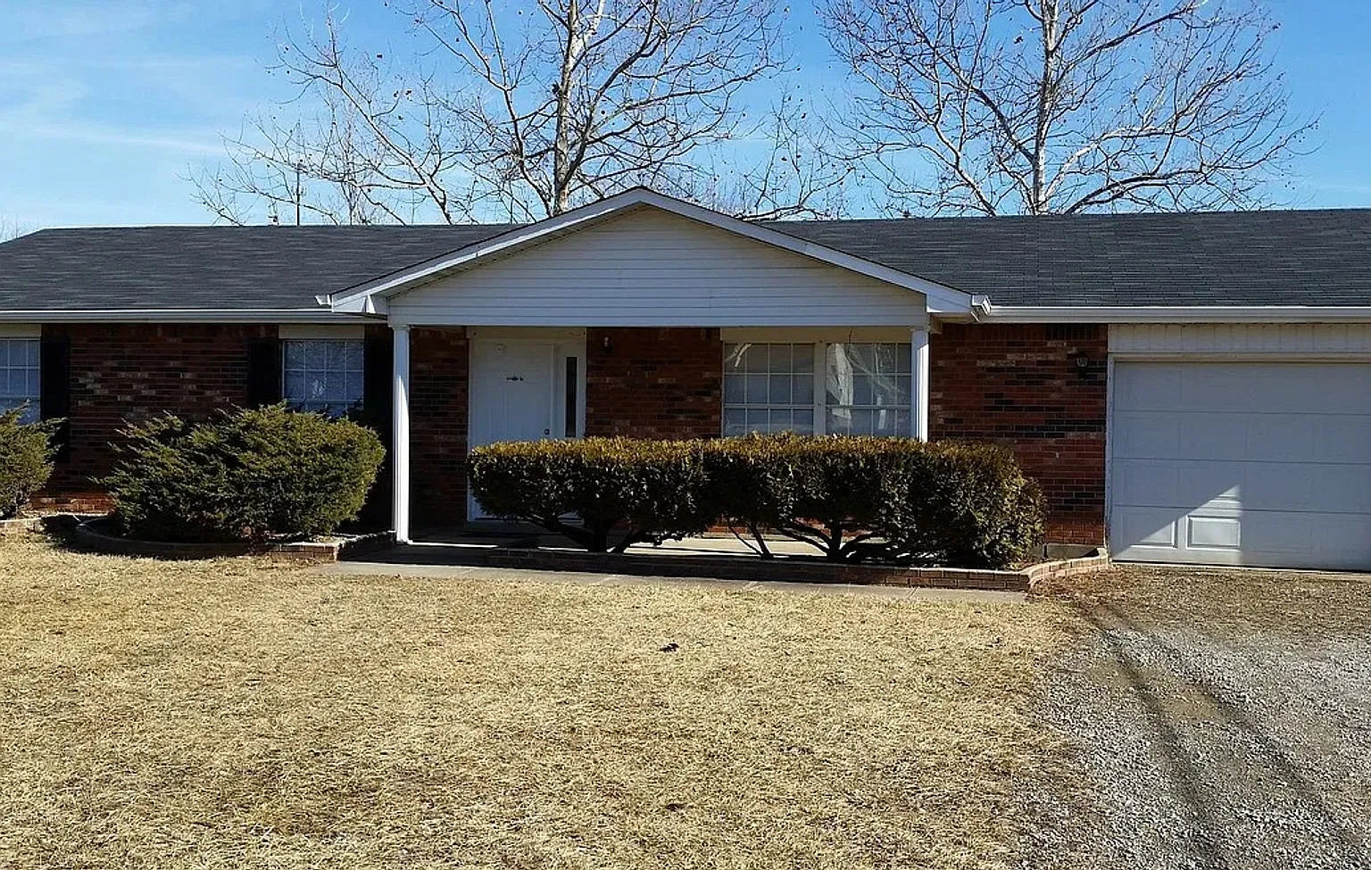 Charming 3 BR / 2 BA Home in Radcliff Minutes from Fort Knox! — Photo 1