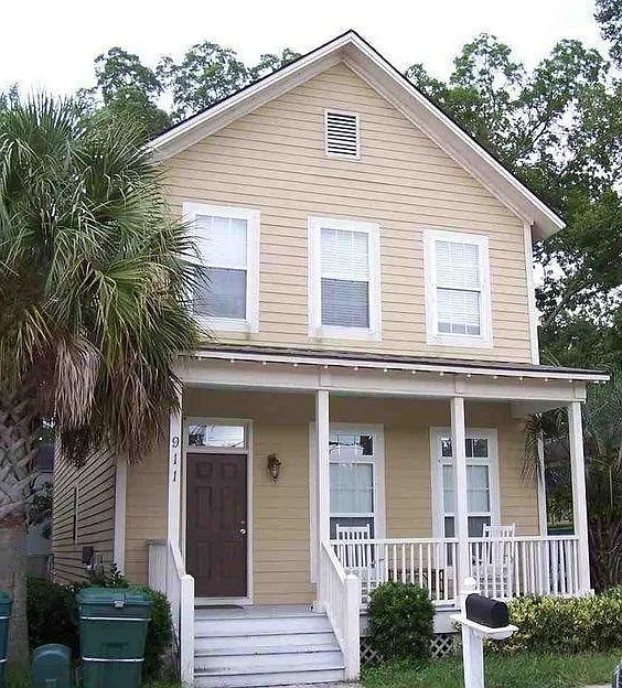 3 bed, 2.5 bath, 2200 sqft, $2,400 — Photo 1