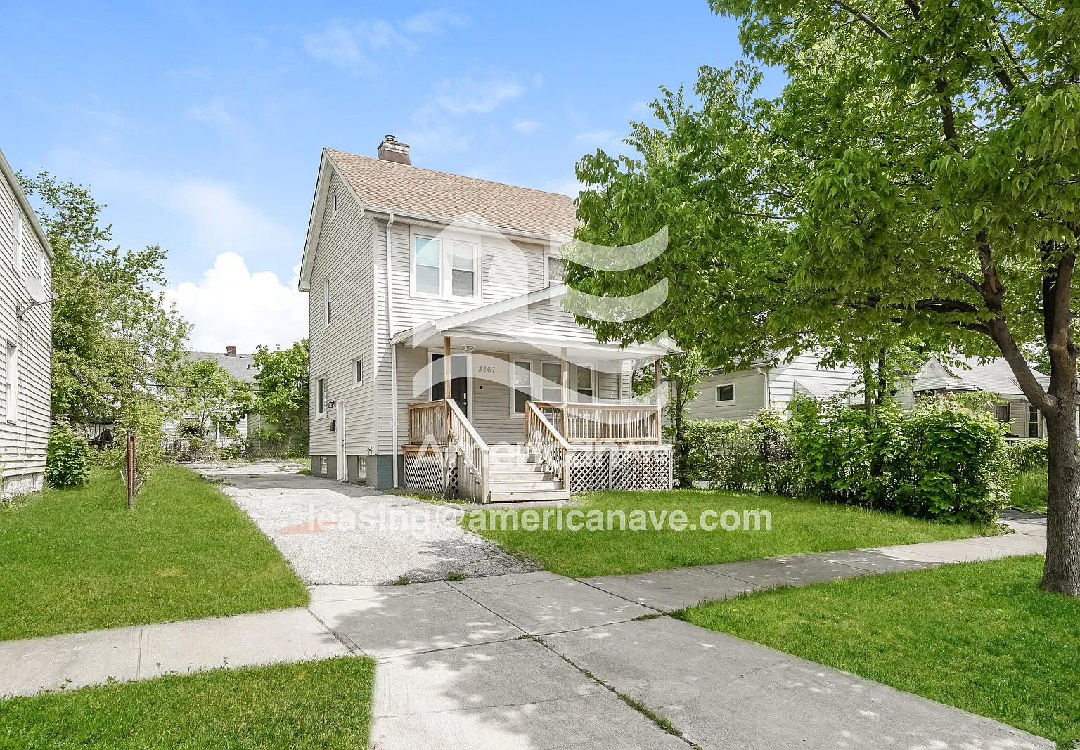 3 bed, 1.0 bath, 1066 sqft, $1,624 — Photo 2