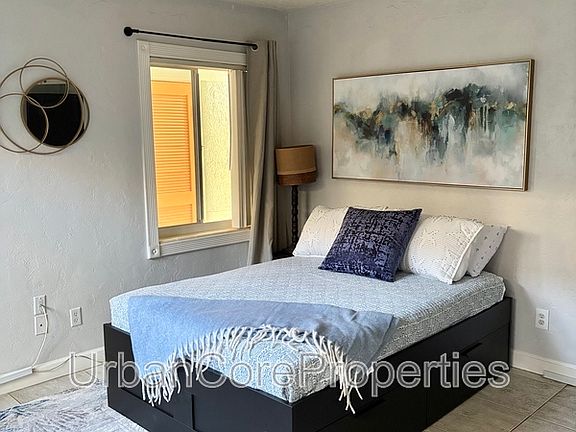 3rd image of 206 9th Ave NE #8