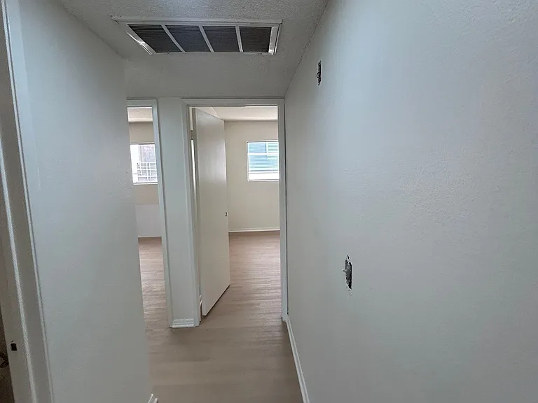4108 Whitsett Ave — Photo 13