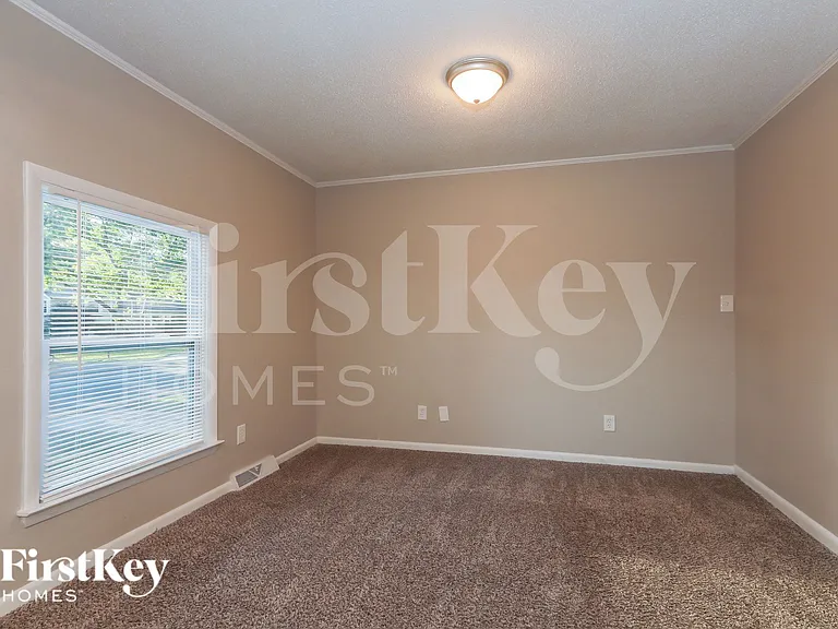 8508 Woodthorn Pl — Photo 3