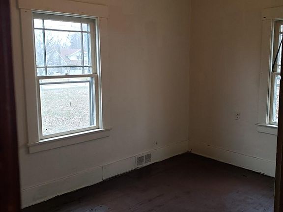 3rd image of 259 E Philadelphia Ave