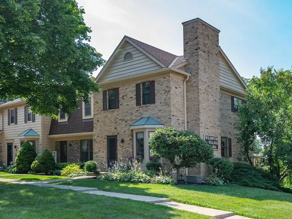 384 Willow Grove DRIVE #A, Pewaukee, WI 53072
