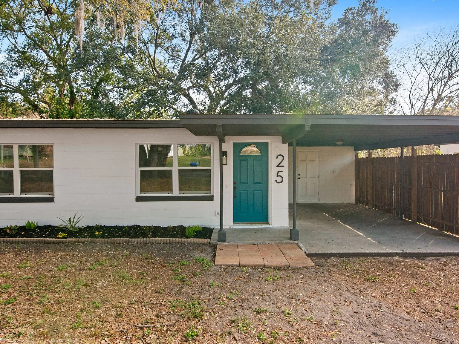 3 bed, 780 sqft, $1,700 — Photo 3