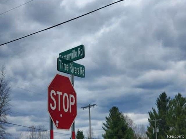 2nd image of 4056 Three Rivers Rd