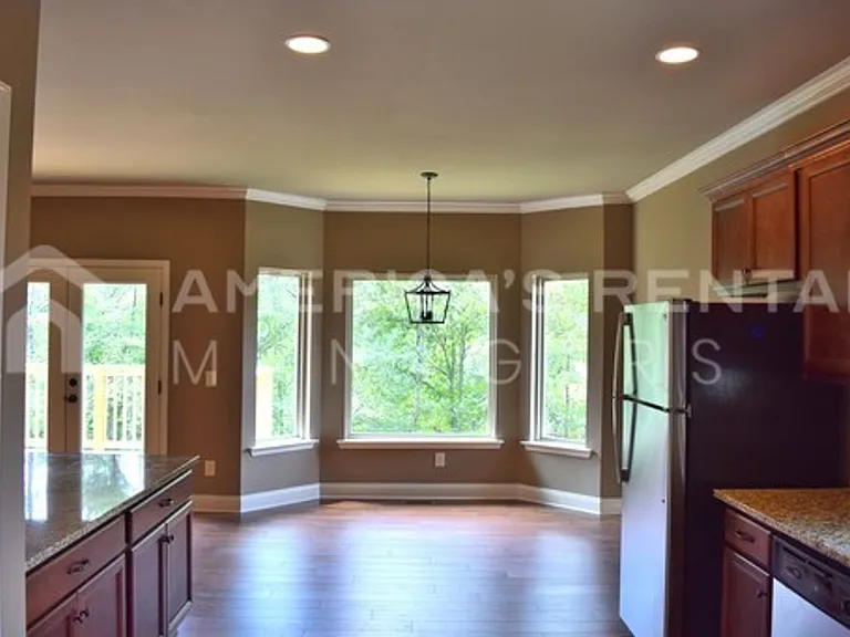 3764 Creekside Way — Photo 9