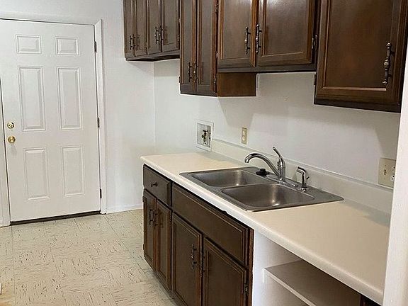 5th image of 716 Highland Dr #110