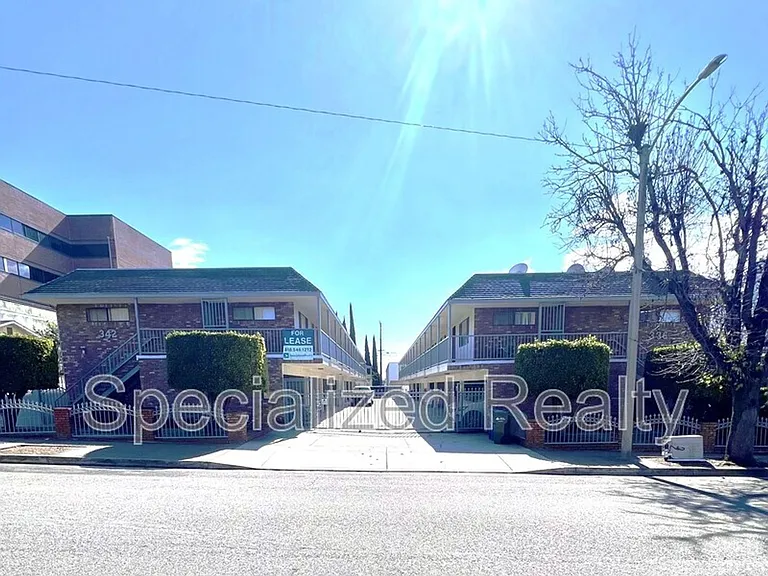 336-342 E Providencia Ave — Photo 7