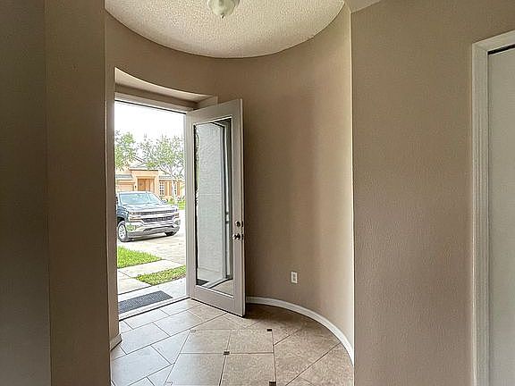 2nd image of 4202 Collinwood Dr