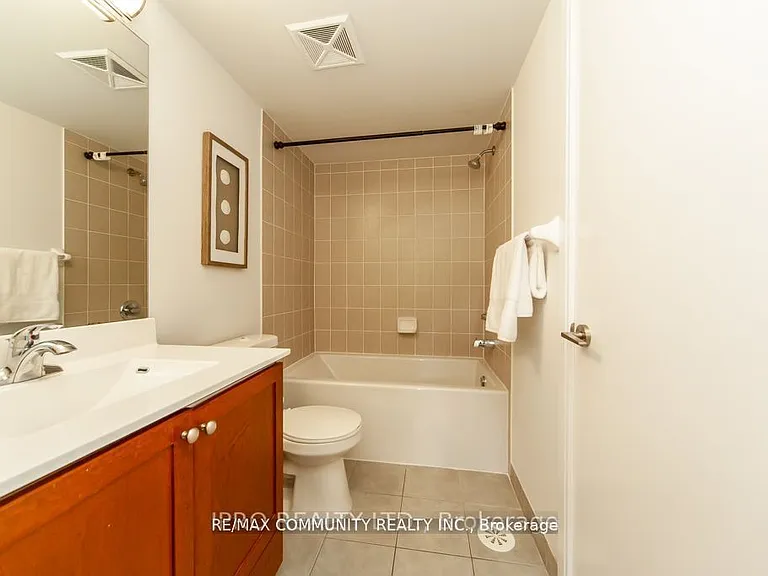 315 Village Green Sq #Townhouse 51 — Photo 26