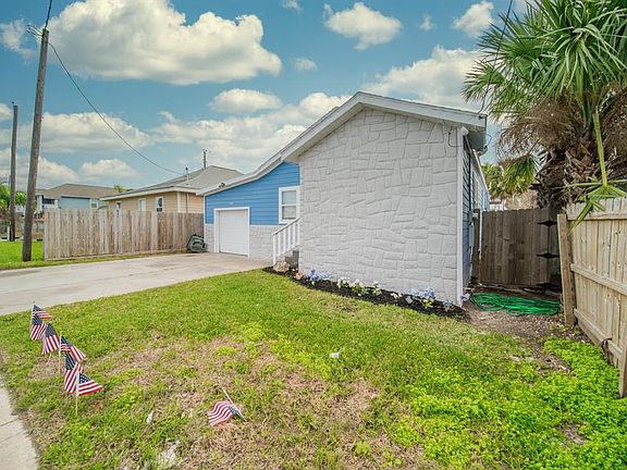 3rd image of 6315 Heards Ln