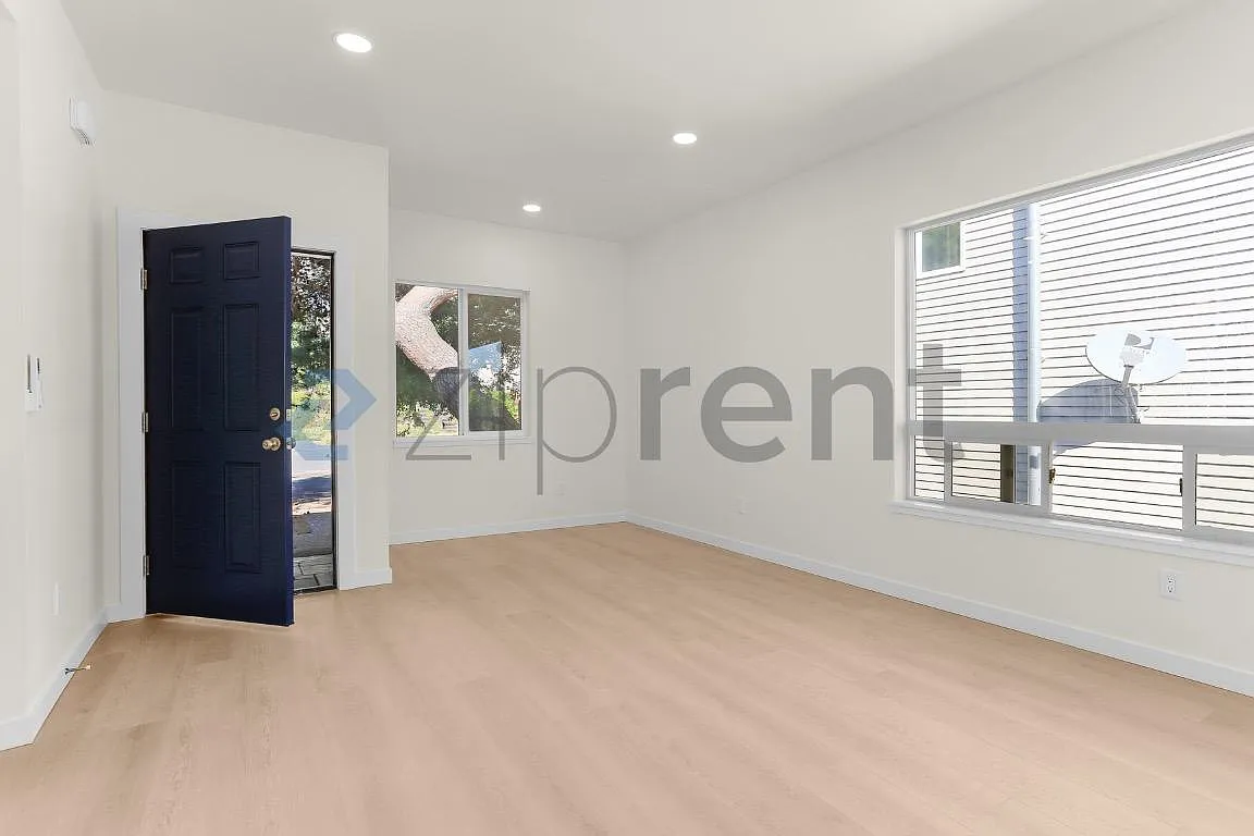 3 bed, 1040 sqft, $3,495 — Photo 3