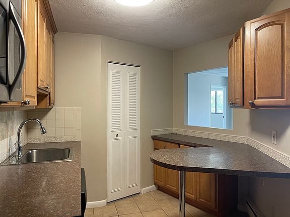5th image of 215 Thomas Burgin Pkwy Unit 32