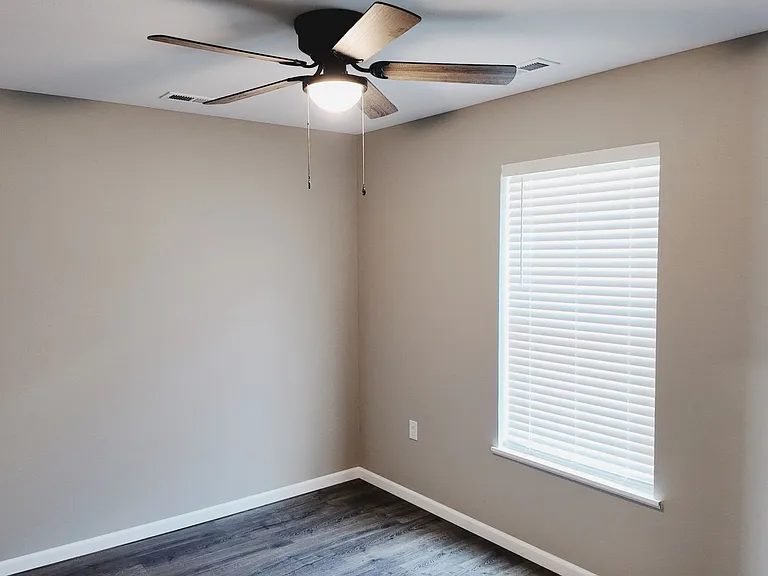 101 N Fairground Rd — Photo 16
