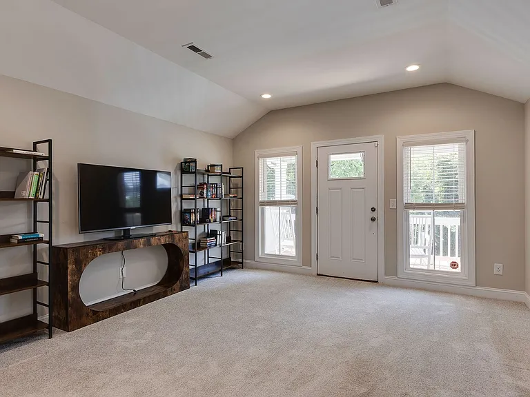 607 Lee St — Photo 15