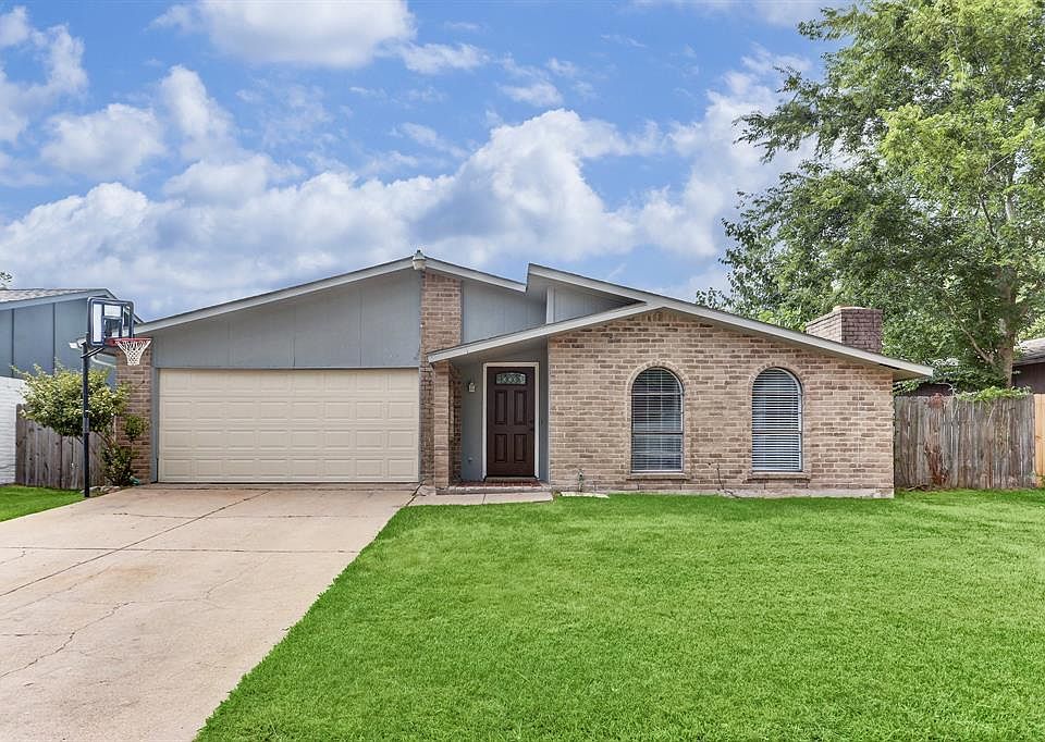 1st image of 15530 Camino Del Sol Dr