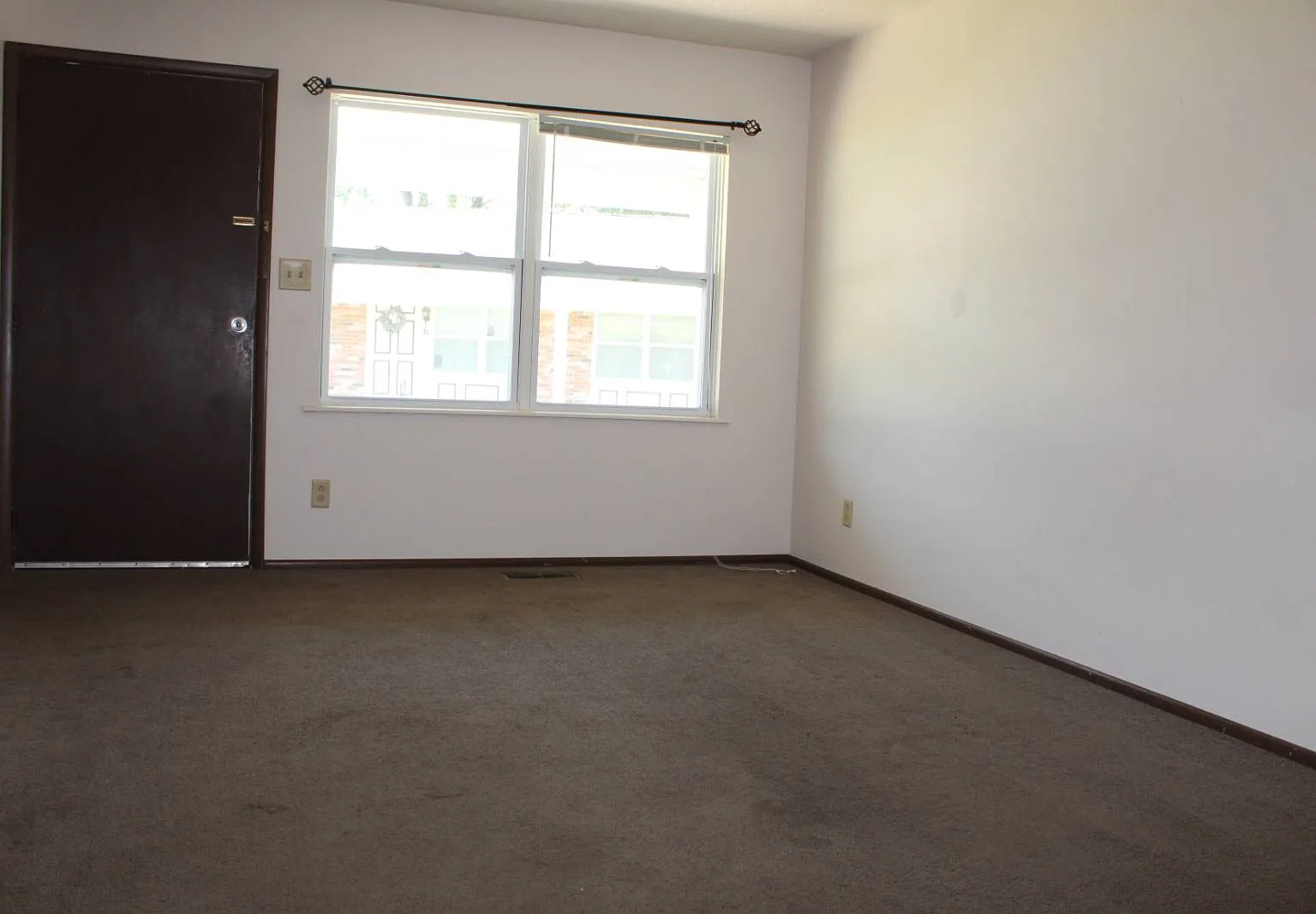 2 bed, 1.0 bath, $900 — Photo 4