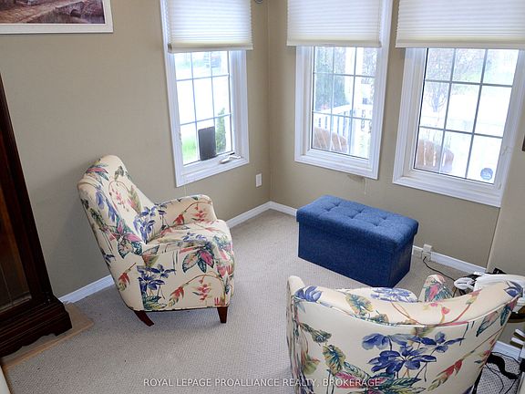 3rd image of 1031 Rainbow Cres