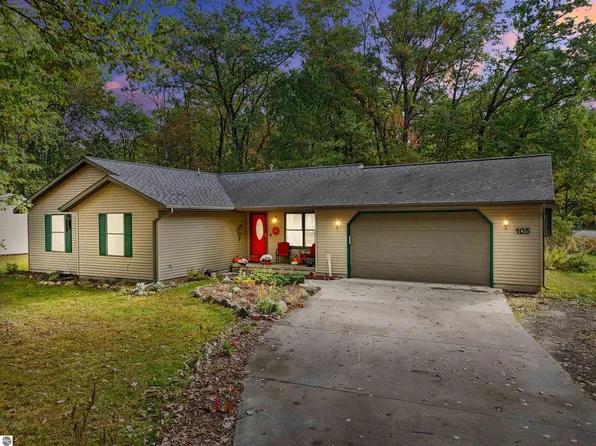 105 Marigold Ln, Houghton Lake, MI 48629