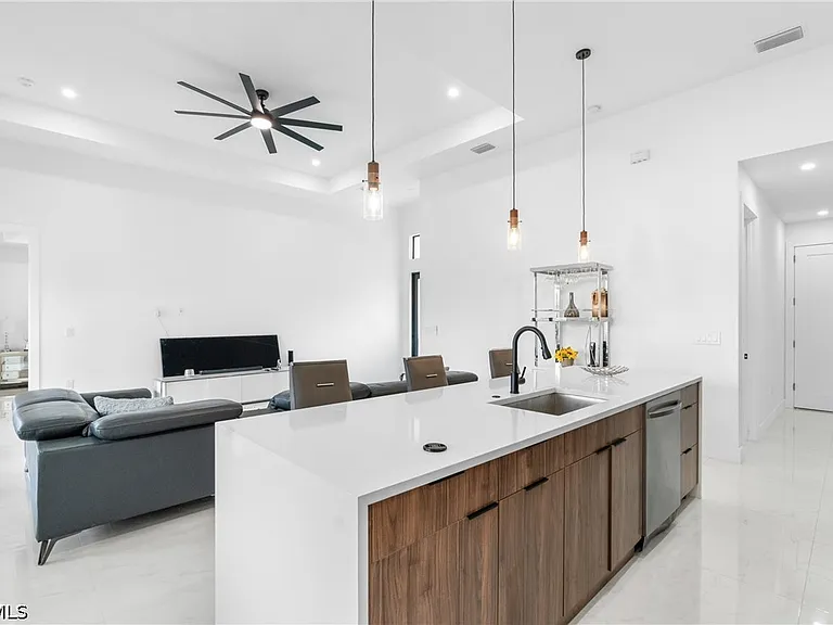 2506 SW Embers Ter — Photo 13