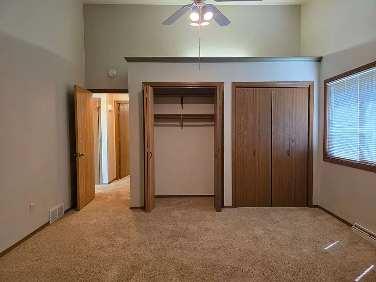 1600 E Tracia Ln — Photo 18