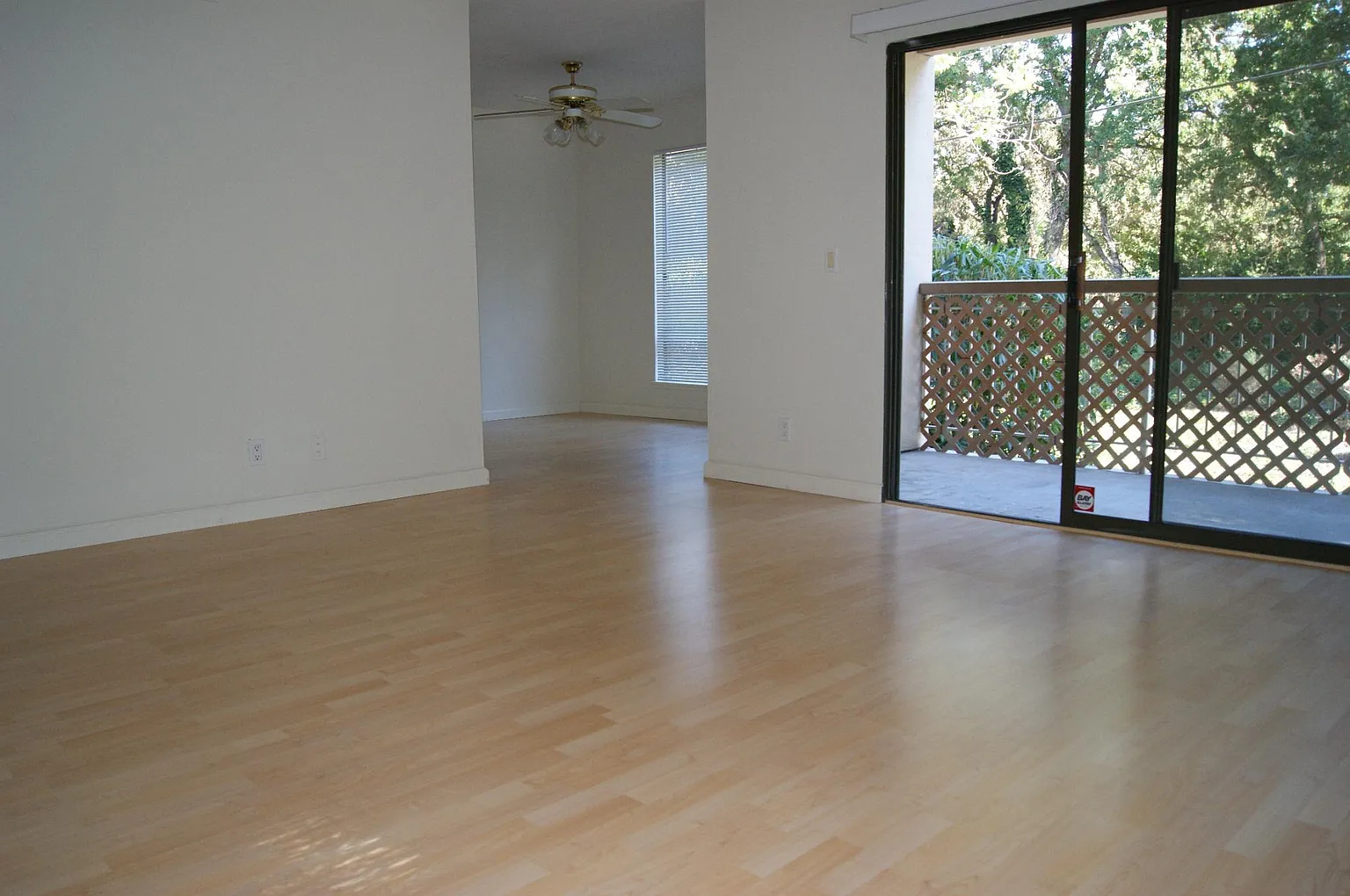 460 N Civic Dr APT 105 photo 1
