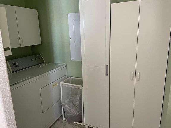 5th image of 13442 E 52nd Dr