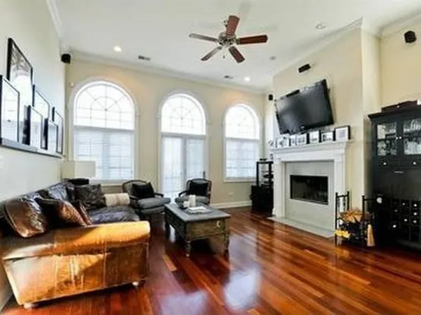 3234 N California Ave APT 3S, Chicago, IL 60618
