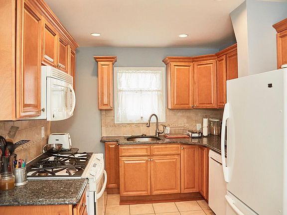 2nd image of 450 Beach 125th St