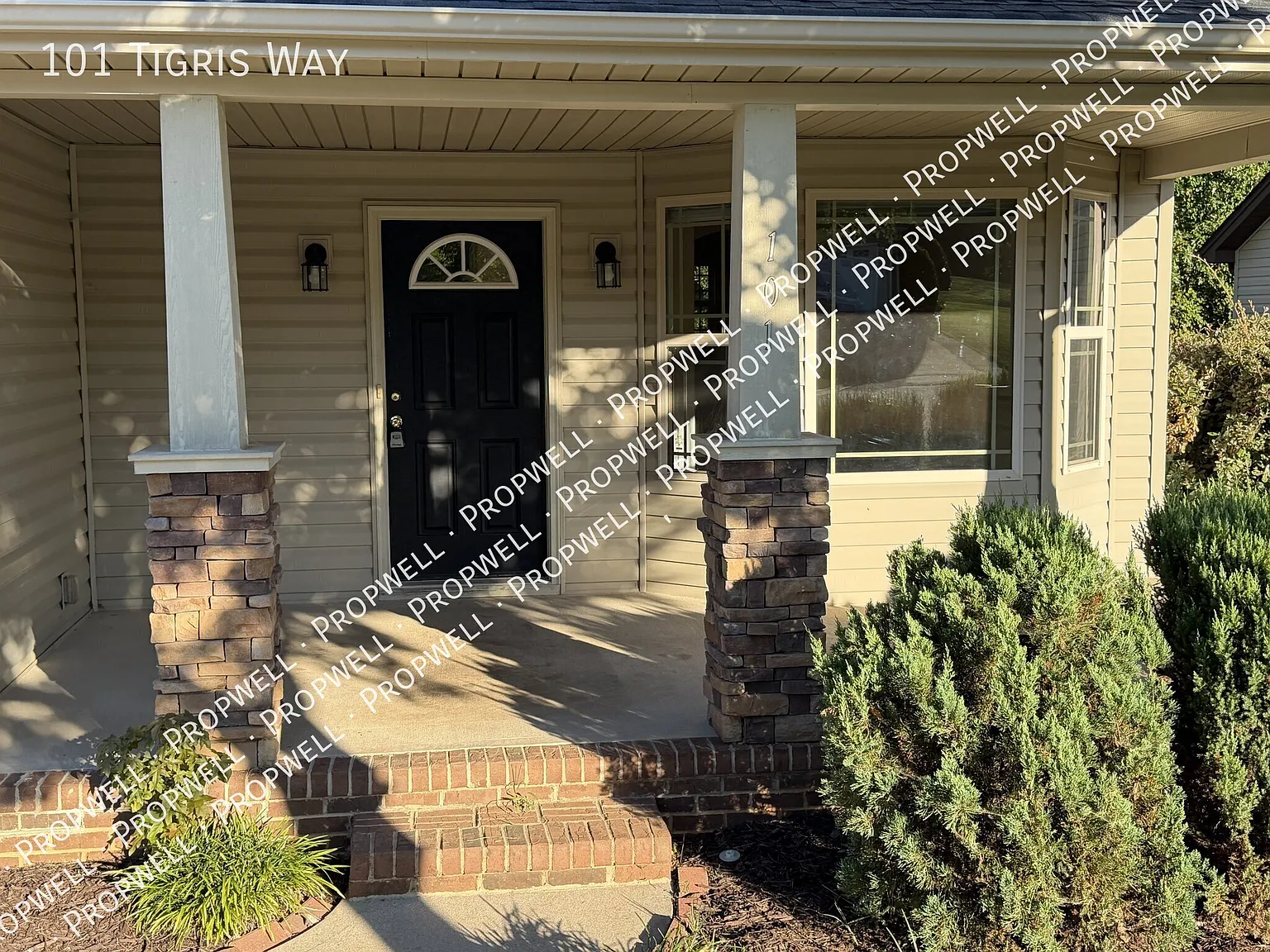 101 Tigris Way — Photo 3