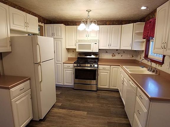 4th image of 576 Fairfield Dr
