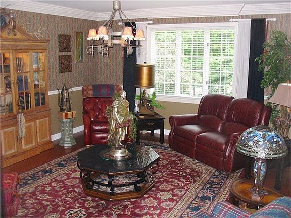 4th image of 157 Farmington Pl