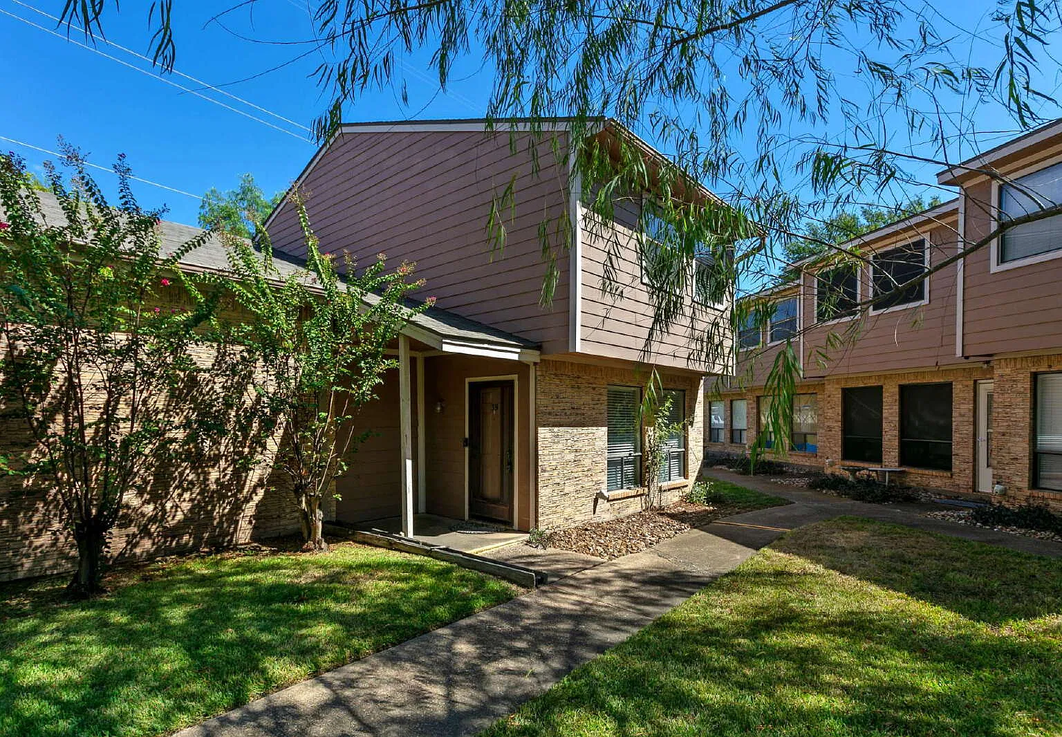 3 bed, 2.0 bath, 1444 sqft, $1,600 — Photo 1
