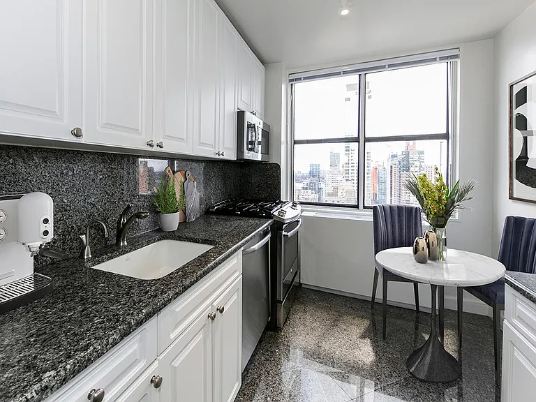 45 W 60th St #14H — Photo 3