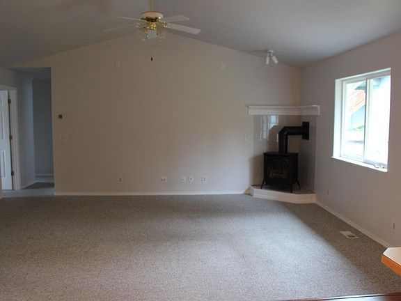 5th image of 10319 Colville St
