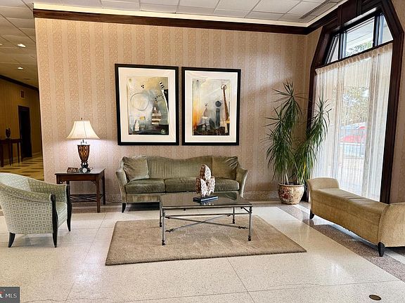 5th image of 700 7th St SW APT 406