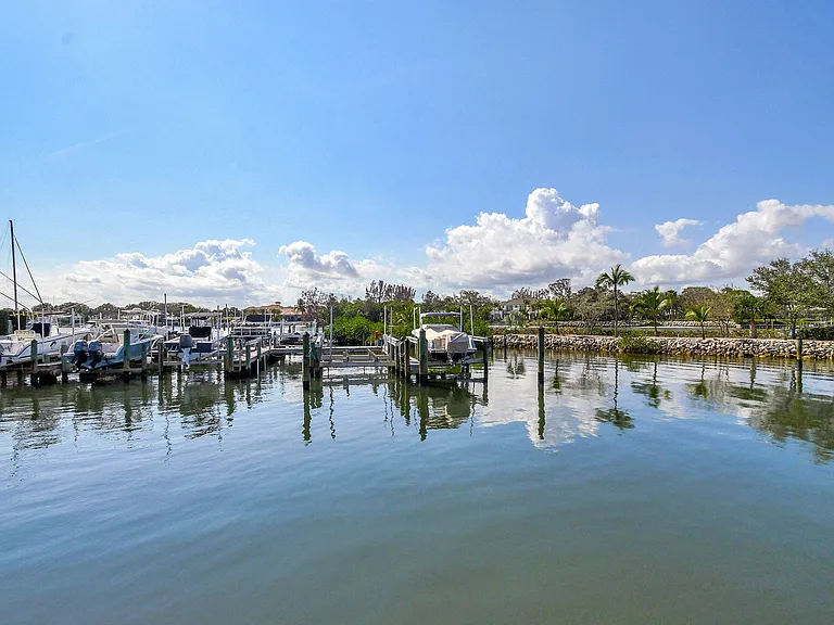 318 Oak Harbour Dr #318 — Photo 1
