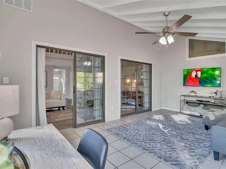 1200 Falling Water Dr SE — Photo 4