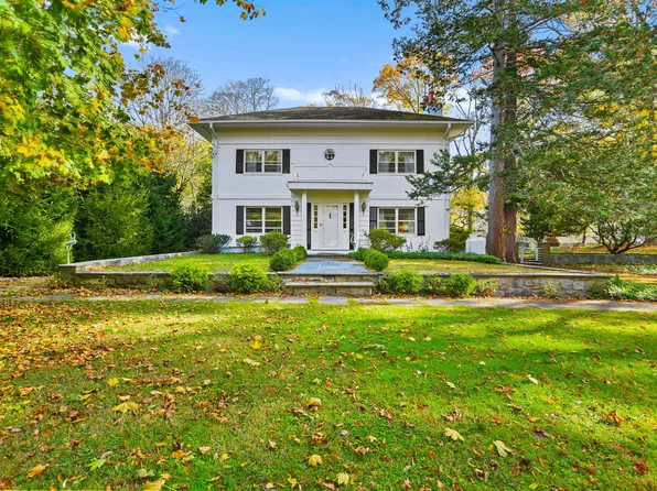 9 Edgehill Dr, Darien, CT 06820