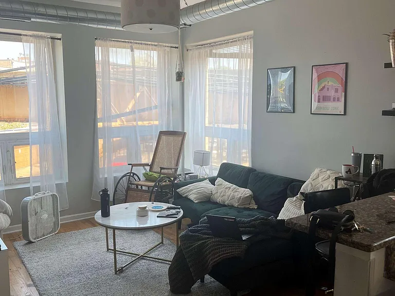 2566 N Lincoln Ave #204 — Photo 5