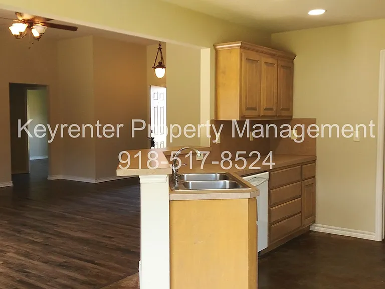 25620 Briar Dr — Photo 6