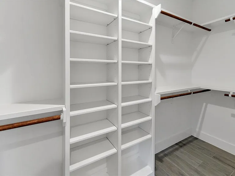 939 Lake View Dr — Photo 21