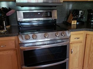 10 Kalmia Dr, Gales Ferry, CT 06335