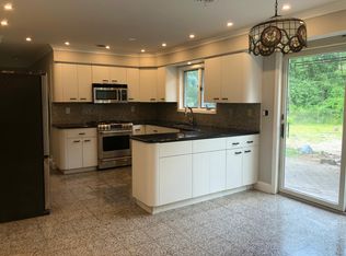 54 Cragmere Rd, Airmont, NY 10901