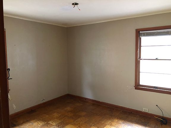 5th image of 942 Huntington Ln