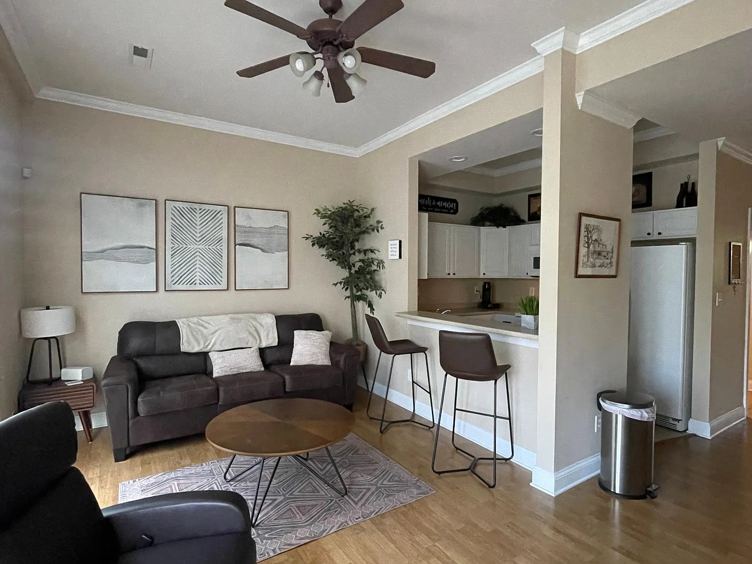 2 bed, 1200 sqft, $2,300 — Photo 3