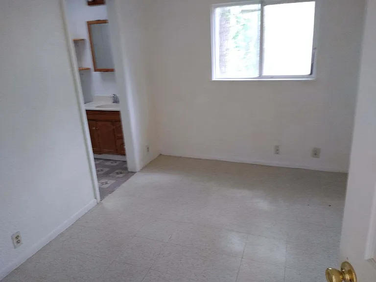 730 N Weber St — Photo 7